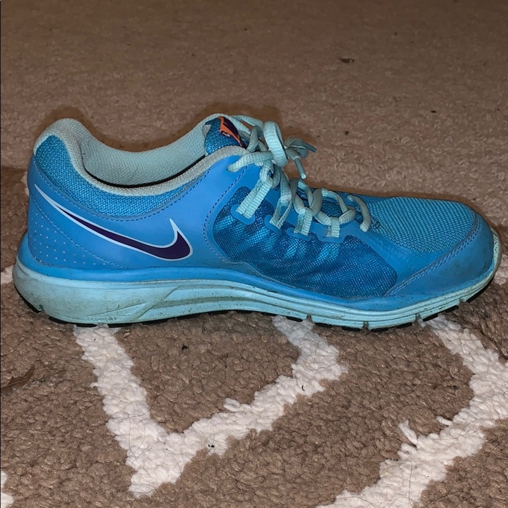 Nike Tennis Shoes